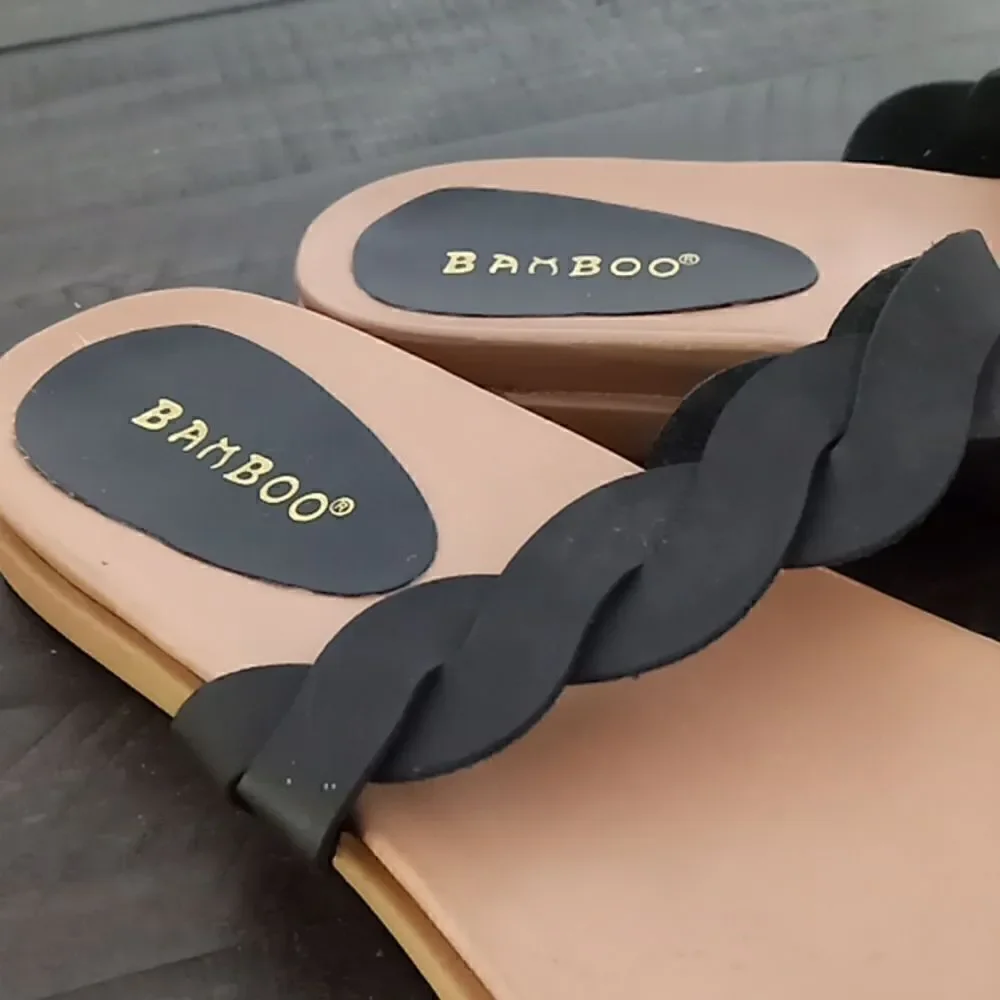 Bamboo flip flops size 8 and 1/2 good condition